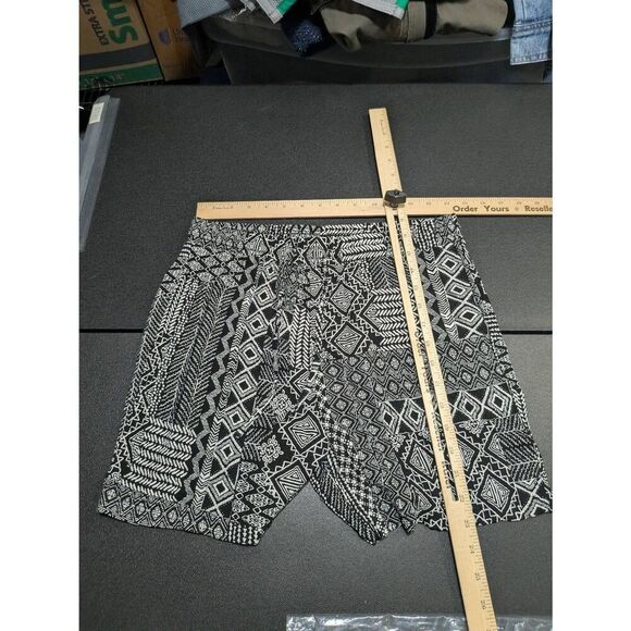 Draft Robert Louis Black & White w/Geometric Print Pull-On Casual Shorts Women's - Picture 4 of 4